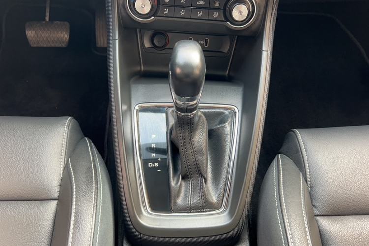 Used MG ZS 2017 1.5L Automatic Luxury Internet Edition Gear Lever