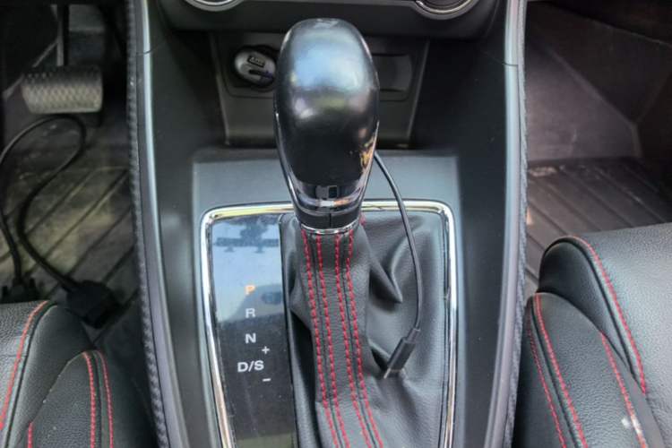 Used MG ZS 2017 16T Automatic Flagship Internet Edition Gear Lever