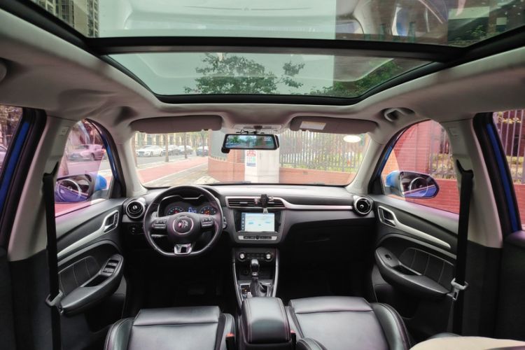 Used MG ZS 2017 1.5L Automatic Luxury Internet Edition Interior 3