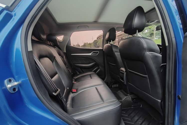 Used MG ZS 2017 1.5L Automatic Luxury Edition Interior 4