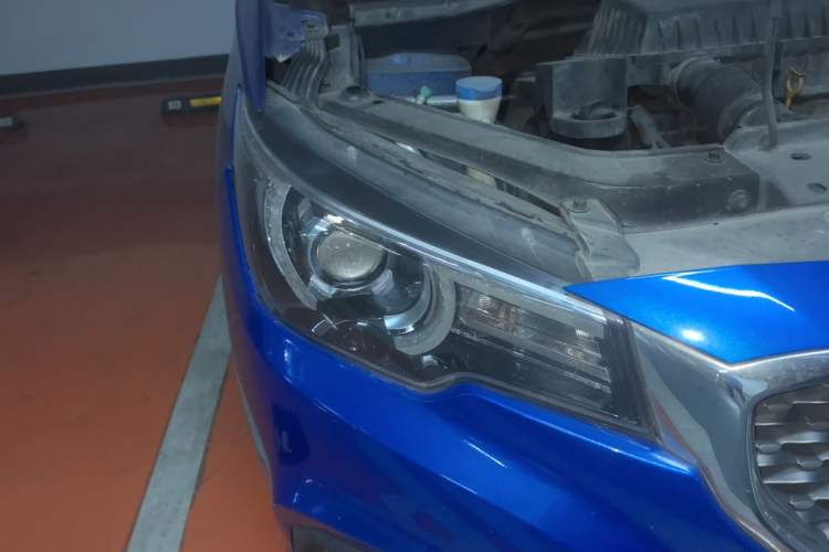 Used MG ZS 2017 1.5L Automatic Luxury Edition Right Front Headlight