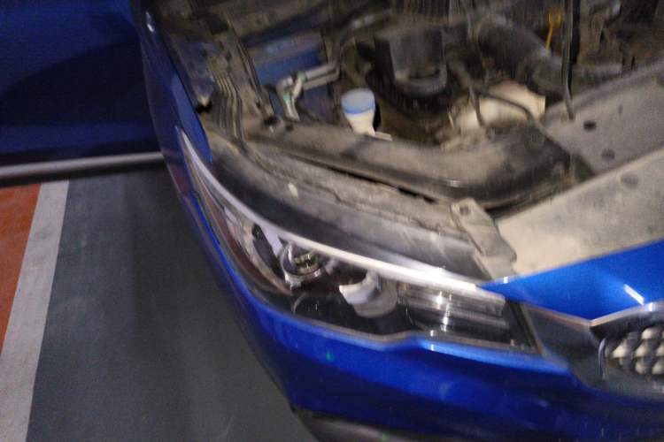 Used MG ZS 2017 1.5L Automatic Luxury Edition Right Front Headlight