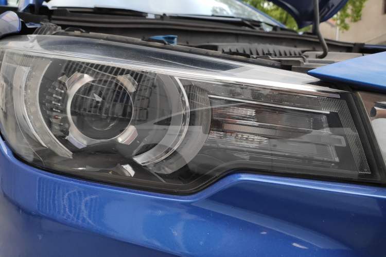Used MG ZS 2017 1.5L Automatic Luxury Edition Right Front Headlight