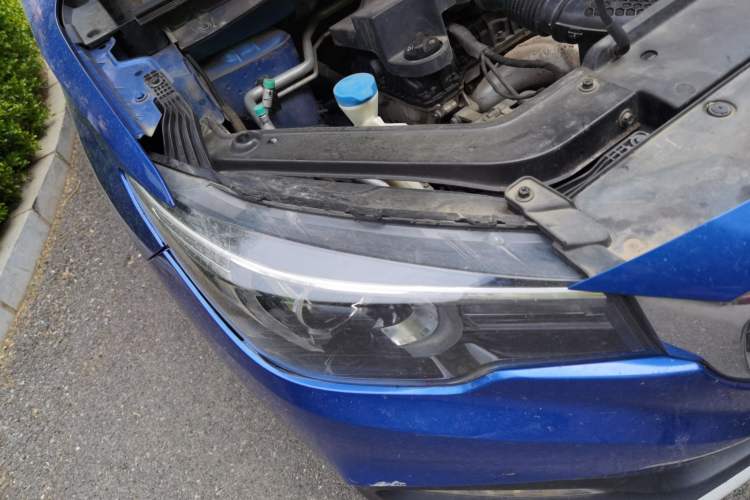 Used MG ZS 2017 1.5L Automatic Elite Edition Right Front Headlight