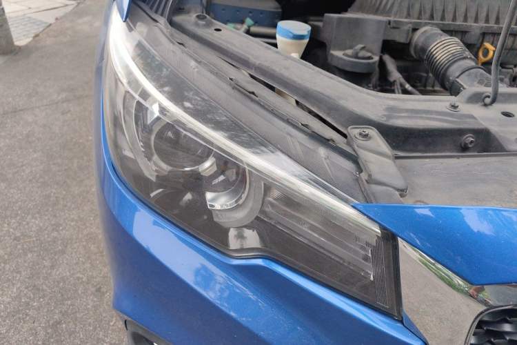 Used MG ZS 2017 1.5L Automatic Luxury Edition Right Front Headlight
