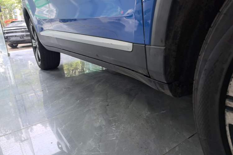 Used MG ZS 2017 1.5L Manual Deluxe Internet Edition Right Side Sill