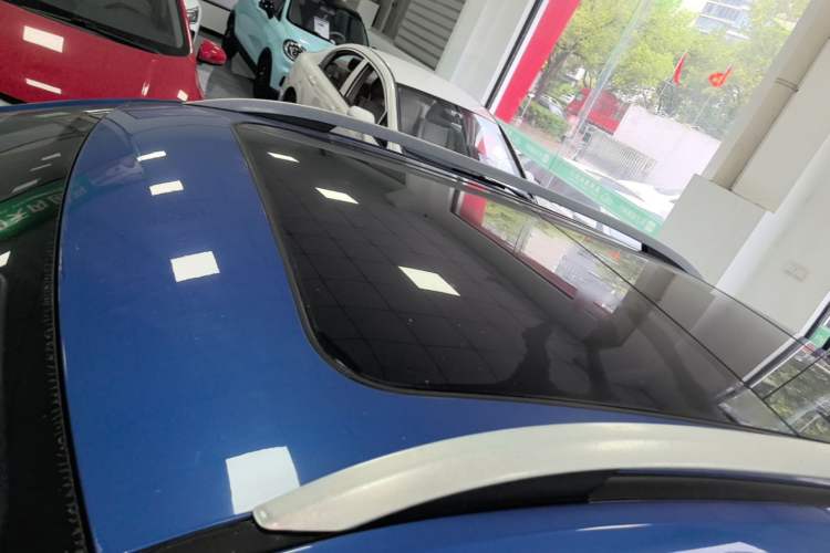Used MG ZS 2017 1.5L Manual Deluxe Internet Edition Roof