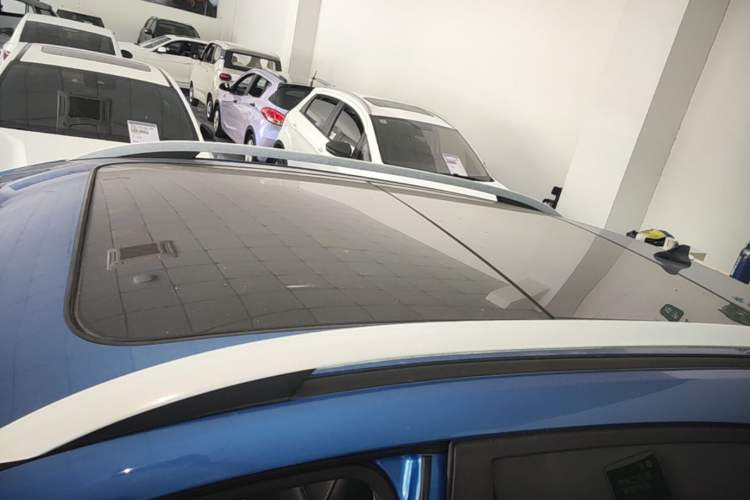 Used MG ZS 2017 1.5L Manual Deluxe Internet Edition Roof