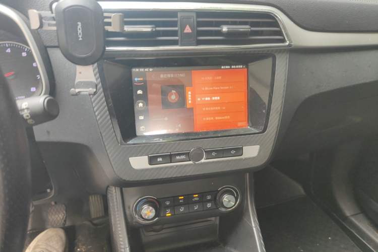 Used MG ZS 2017 1.5L Manual Deluxe Internet Edition Audio And AC Panel
