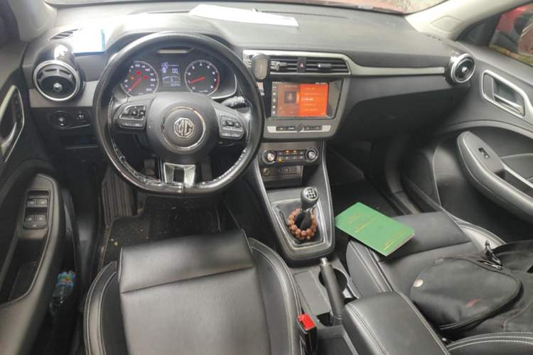 Used MG ZS 2017 1.5L Manual Deluxe Internet Edition Center Console