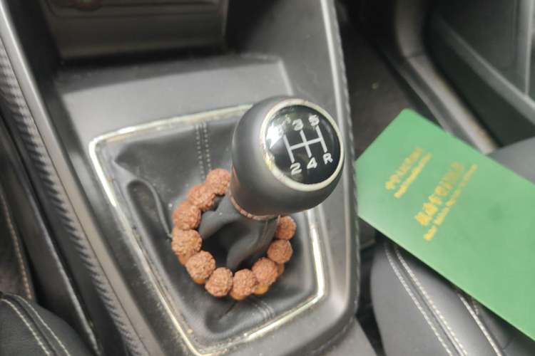 Used MG ZS 2017 1.5L Manual Deluxe Internet Edition Gear Lever