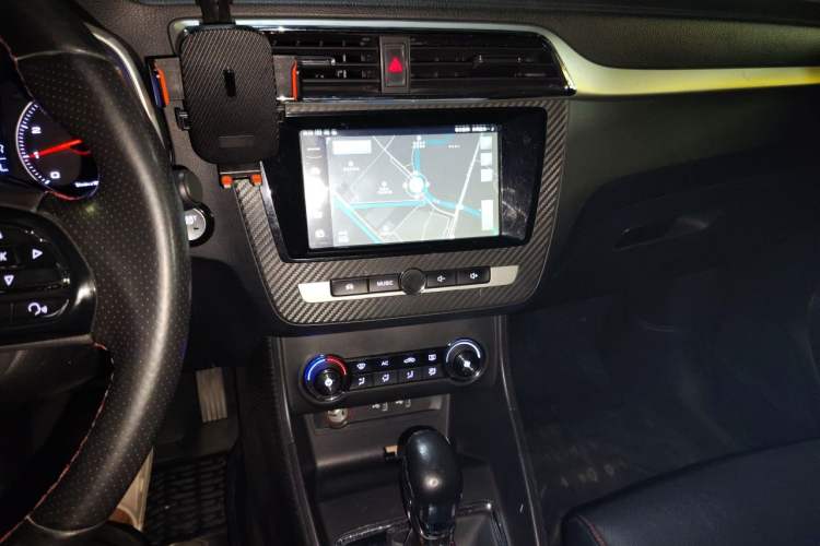 Used MG ZS 2017 16T Automatic Flagship Internet Edition Audio And AC Panel
