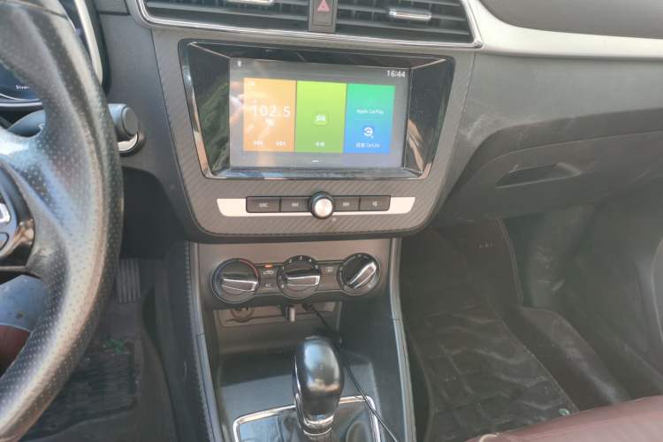 Used MG ZS 2017 1.5L Automatic Elite Edition Audio And AC Panel