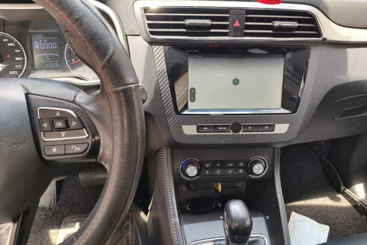 Used MG ZS 2017 1.5L Automatic Luxury Internet Edition Audio And AC Panel