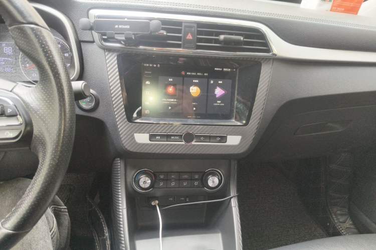 Used MG ZS 2017 1.5L Automatic Luxury Internet Edition Audio And AC Panel