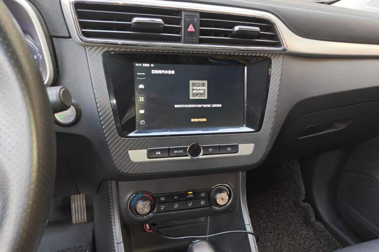Used MG ZS 2017 1.5L Automatic Luxury Internet Edition Audio And AC Panel