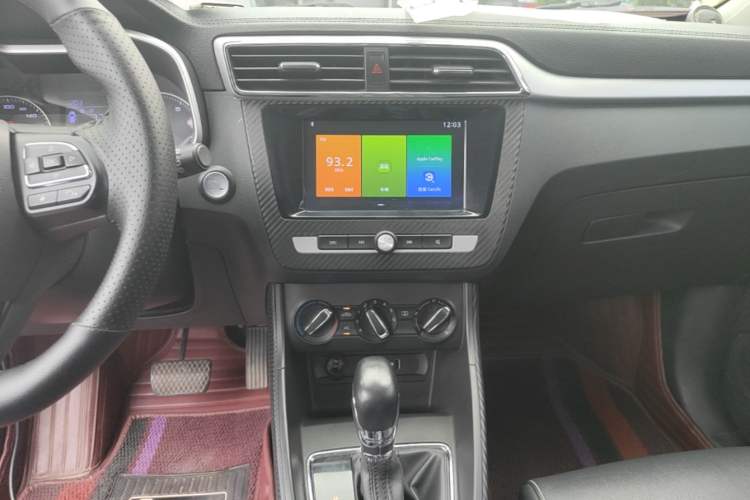 Used MG ZS 2017 1.5L Automatic Luxury Edition Audio And AC Panel
