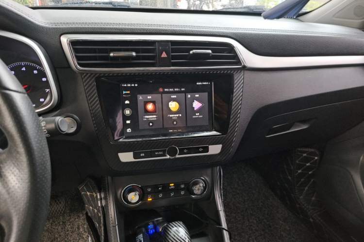 Used MG ZS 2017 1.5L Automatic Luxury Internet Edition Audio And AC Panel