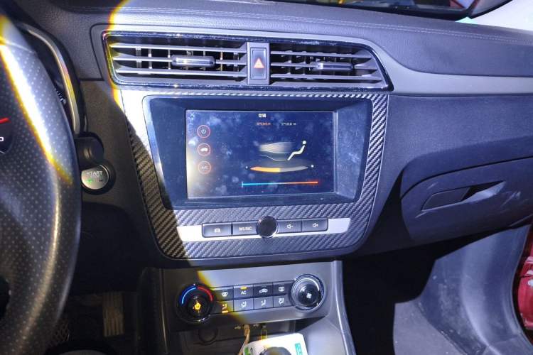 Used MG ZS 2017 1.5L Automatic Luxury Internet Edition Audio And AC Panel