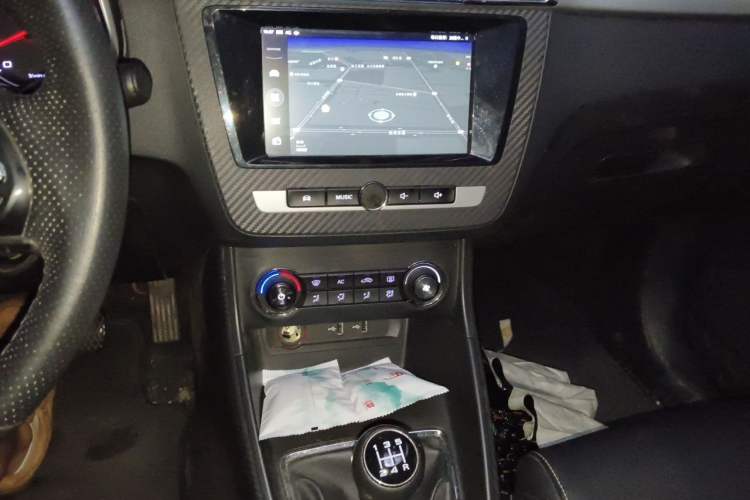 Used MG ZS 2017 1.5L Manual Deluxe Internet Edition Audio And AC Panel