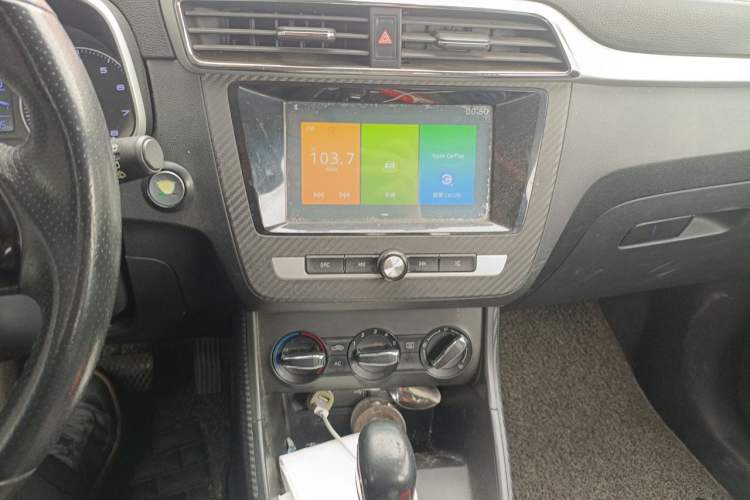 Used MG ZS 2017 1.5L Automatic Elite Edition Audio And AC Panel