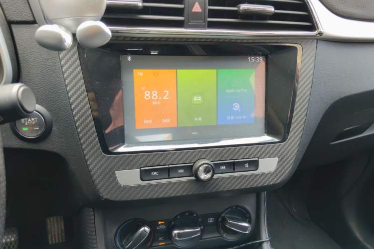 Used MG ZS 2017 1.5L Automatic Luxury Edition Audio And AC Panel