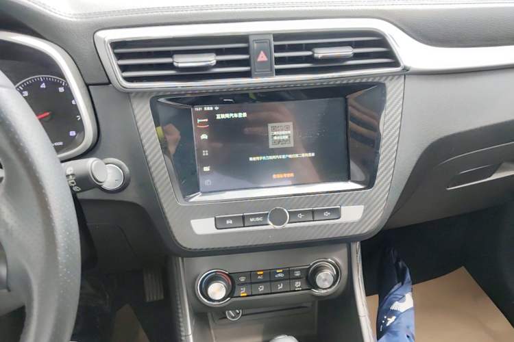 Used MG ZS 2017 1.5L Automatic Luxury Internet Edition Audio And AC Panel