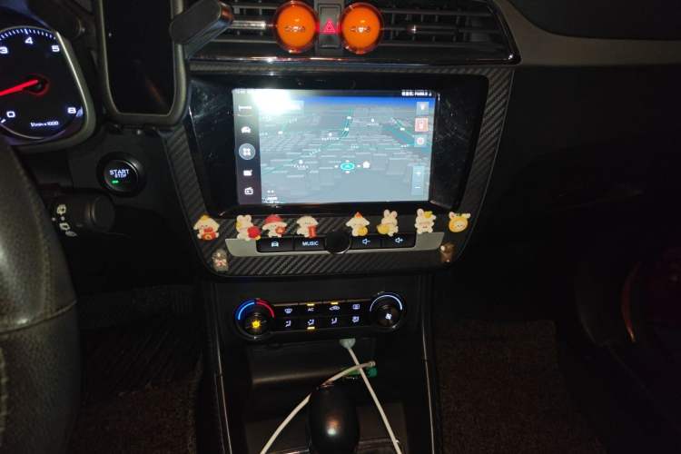 Used MG ZS 2017 1.5L Automatic Luxury Internet Edition Audio And AC Panel