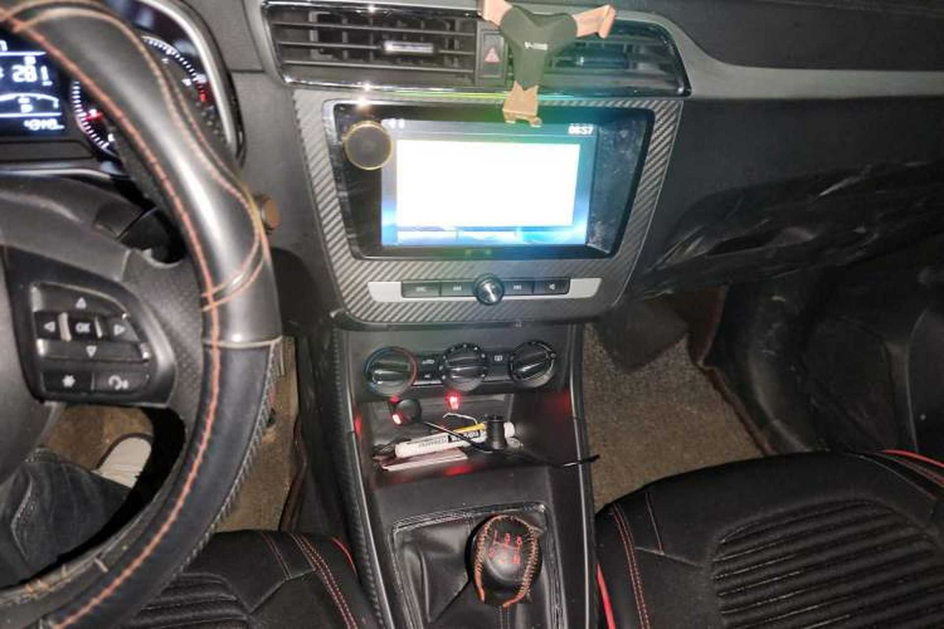 Used MG ZS 2017 1.5L Manual Comfort Edition Audio And AC Panel