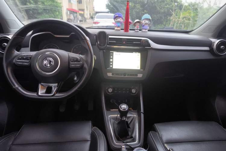 Used MG ZS 2017 1.5L Manual Deluxe Internet Edition Center Console