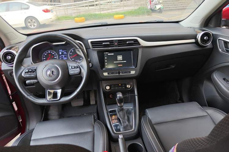 Used MG ZS 2017 1.5L Automatic Luxury Internet Edition Center Console