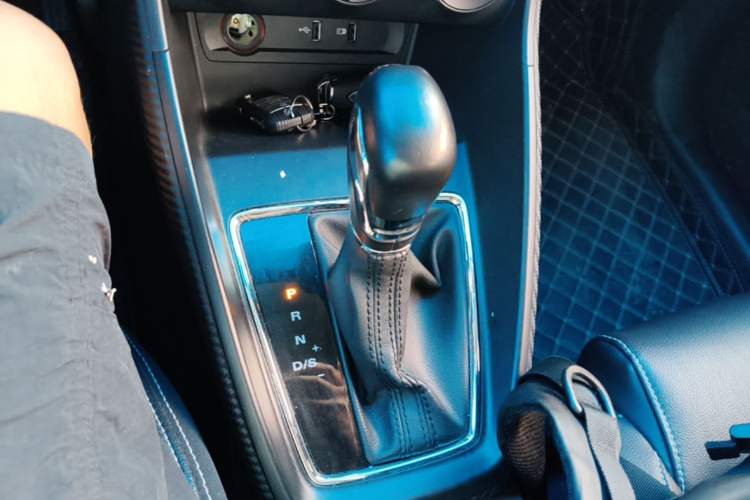 Used MG ZS 2017 1.5L Automatic Elite Edition Gear Lever