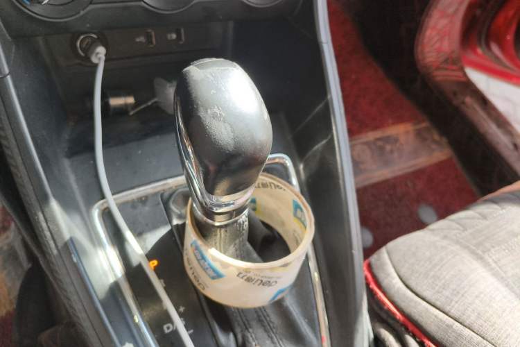 Used MG ZS 2017 1.5L Automatic Luxury Edition Gear Lever