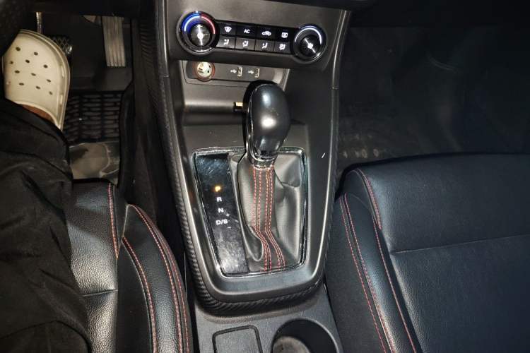 Used MG ZS 2017 16T Automatic Flagship Internet Edition Gear Lever