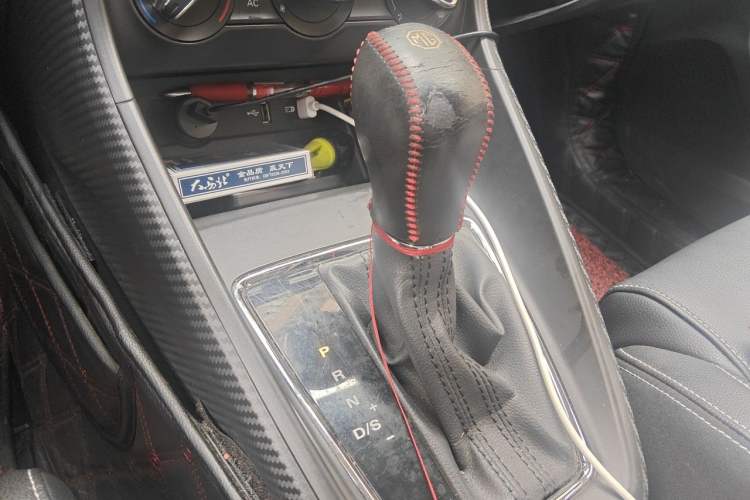 Used MG ZS 2017 1.5L Automatic Luxury Edition Gear Lever