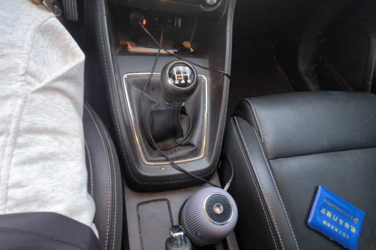 Used MG ZS 2017 1.5L Manual Deluxe Internet Edition Gear Lever
