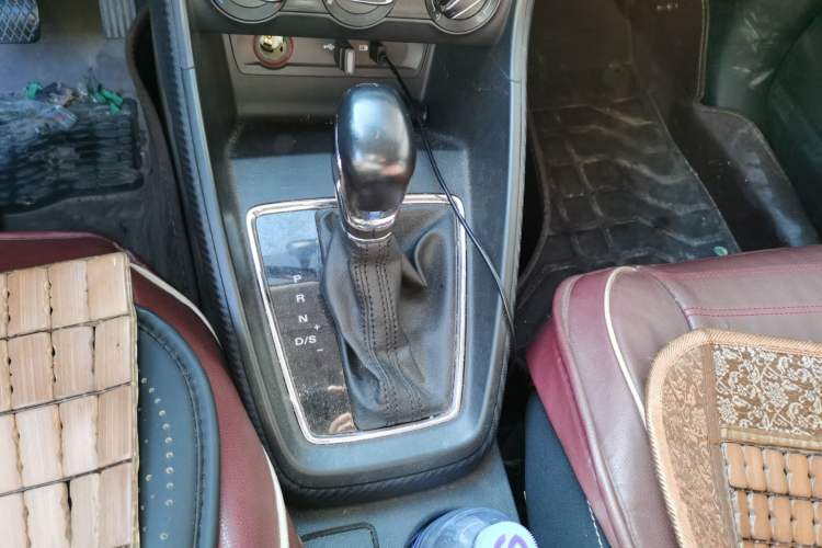 Used MG ZS 2017 1.5L Automatic Elite Edition Gear Lever