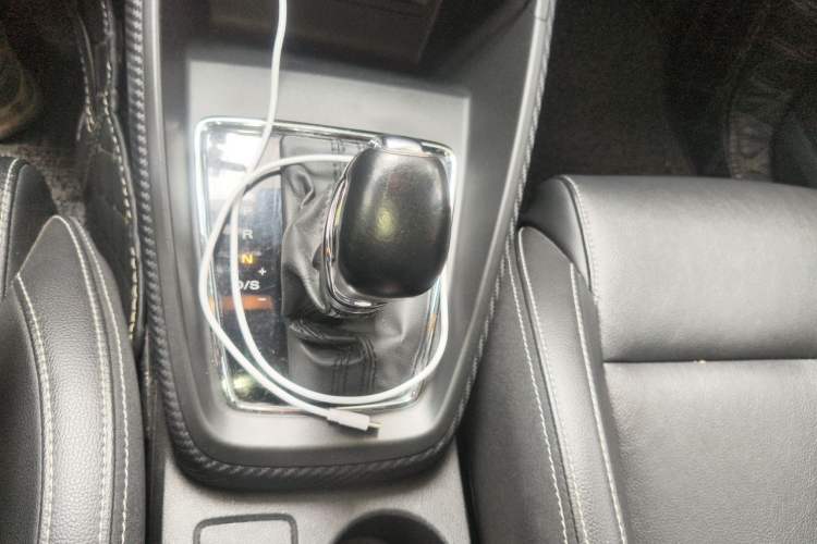 Used MG ZS 2017 1.5L Automatic Luxury Internet Edition Gear Lever