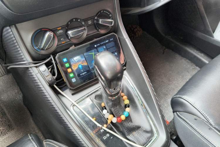 Used MG ZS 2017 1.5L Automatic Luxury Edition Gear Lever