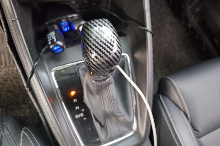 Used MG ZS 2017 1.5L Automatic Luxury Internet Edition Gear Lever