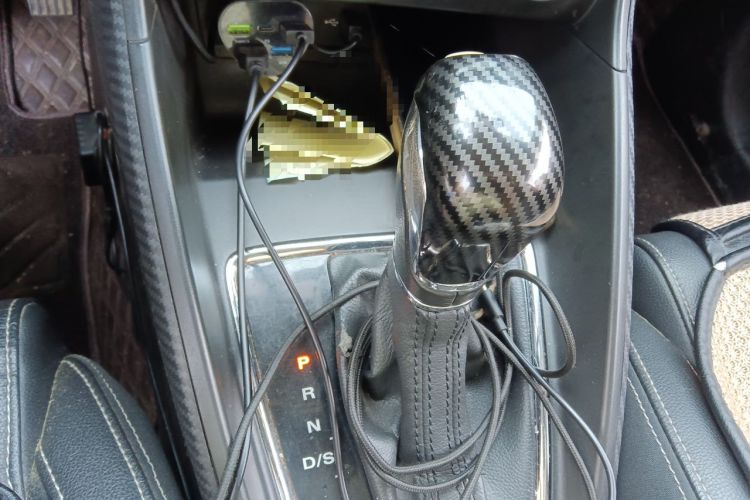 Used MG ZS 2017 1.5L Automatic Luxury Internet Edition Gear Lever