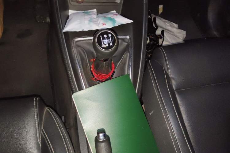 Used MG ZS 2017 1.5L Manual Deluxe Internet Edition Gear Lever