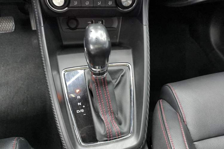 Used MG ZS 2017 16T Automatic Prestige Edition Gear Lever