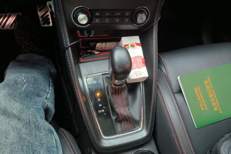 Used MG ZS 2017 16T Automatic Flagship Internet Edition Gear Lever