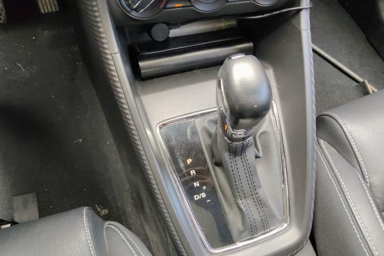 Used MG ZS 2017 1.5L Automatic Luxury Edition Gear Lever