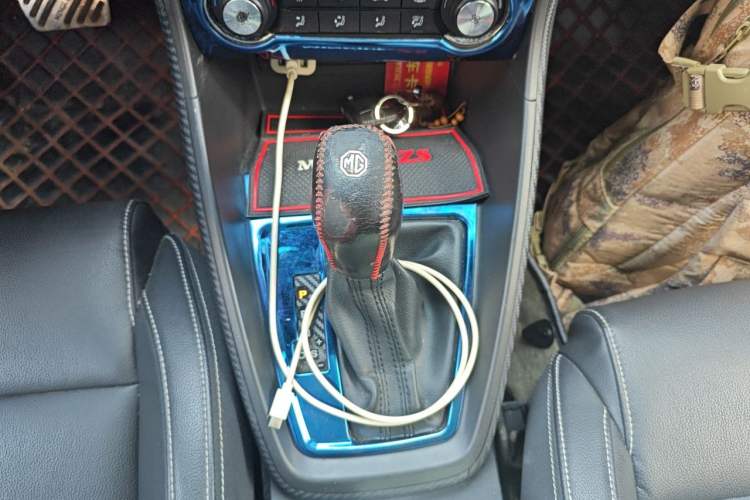 Used MG ZS 2017 1.5L Automatic Luxury Internet Edition Gear Lever
