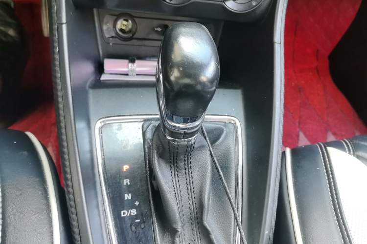 Used MG ZS 2017 1.5L Automatic Luxury Edition Gear Lever