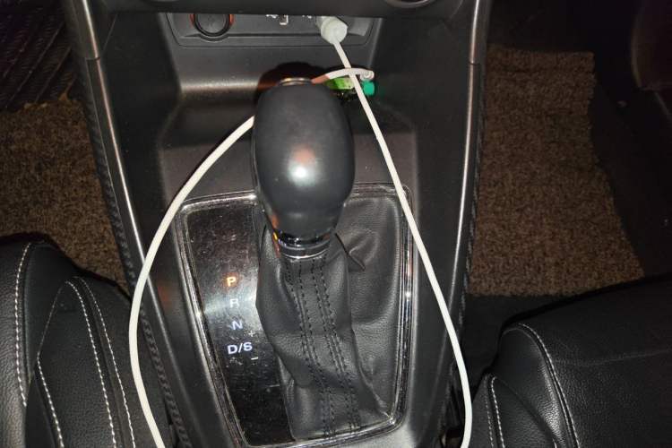 Used MG ZS 2017 1.5L Automatic Luxury Internet Edition Gear Lever