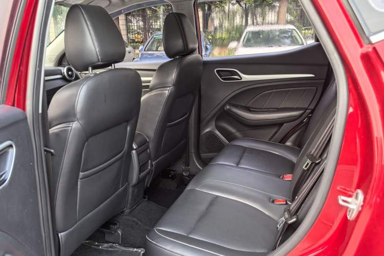 Used MG ZS 2017 1.5L Automatic Luxury Internet Edition Interior 2