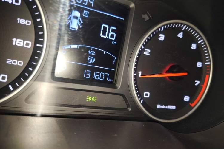 Used MG ZS 2017 16T Automatic Flagship Internet Edition Odometer Close Up